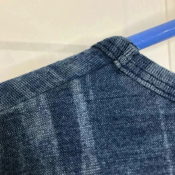 Levi’s  T-Shirt Grey/Blue Front Pocket Size Medium - Picture 3 of 16